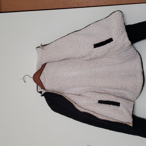 NWT Reversible Black Jacket with Sherpa Lining - Picture 2 of 4